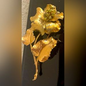 Custom designed 14k gold vintage broach